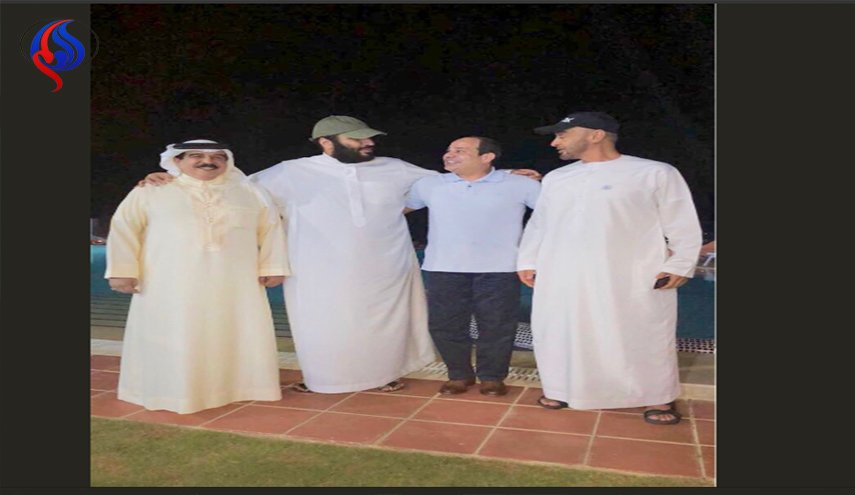 ماذا يفعل ابناء زايد وسلمان وعيسى عند السيسي؟+صورة

