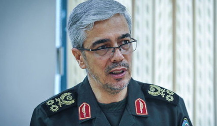 نیروهای مسلح در توسعه قدرت دفاعی منتظر لبخند و مجوز هیچ کشوری نمی‌مانند