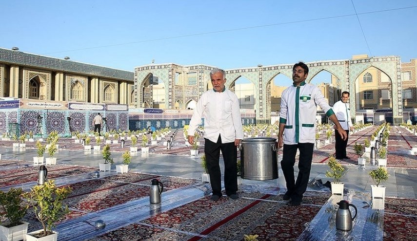 موائد الرحمة و الافطار في حرم الإمام الرضا (ع) في ايران 