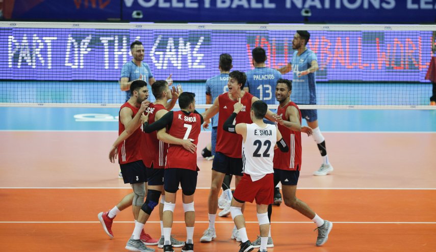 الولايات المتحدة تستهل مشوارها بفوز صعب على الأرجنتين