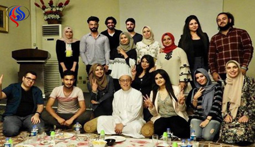 بالصور.. سفير اليابان بالزي العراقي يقيم مأدبة إفطار لطلبة إحدى الكليات ببغداد