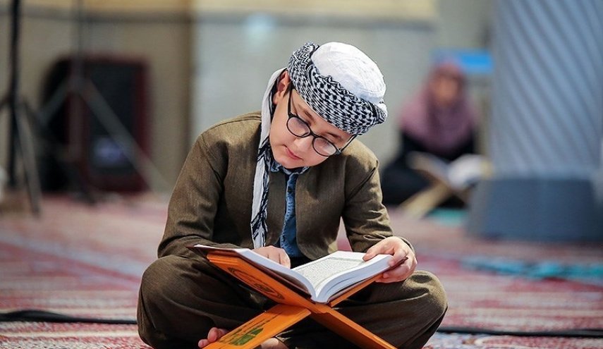 تلاوة القرآن الكريم في شهر رمضان في مدينة سنندج غرب ايران 