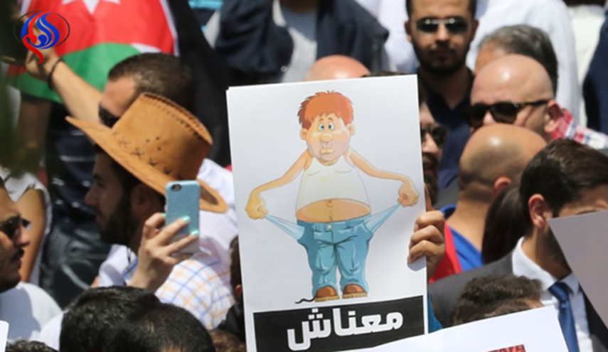كيف وصف أردنيون الأمر الملكي بوقف رفع أسعار المحروقات؟