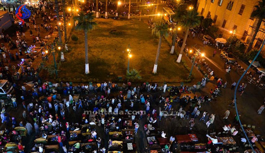 مشهد الحسين.. قيلة المريدين في ليالي رمضان!
