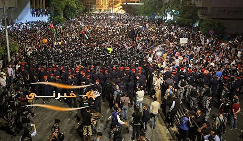 ادامه اعتراض‌ها در اردن و درخواست معترضان برای انحلال پارلمان
