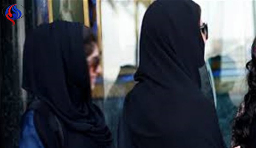 شاهد.. أميرة سعودية تتناول مشروبات كحولية في نهار رمضان!