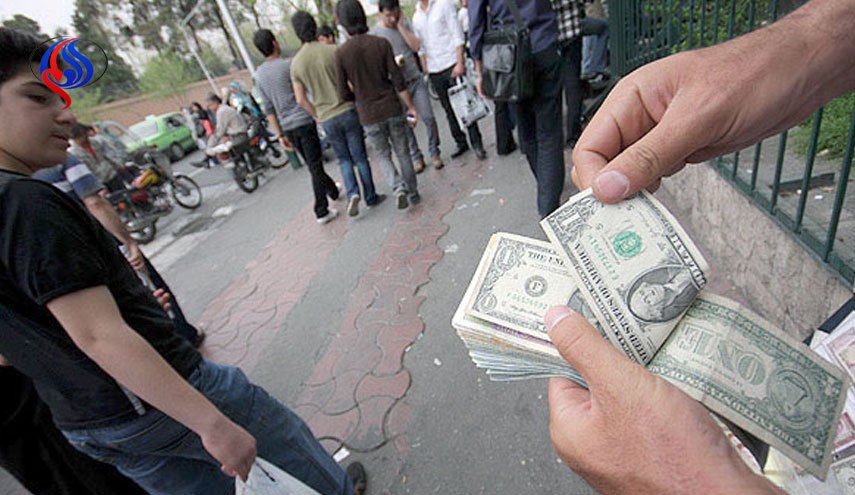 برخورد قاطع با دلالان و جلوگیری از قاچاق ارز 