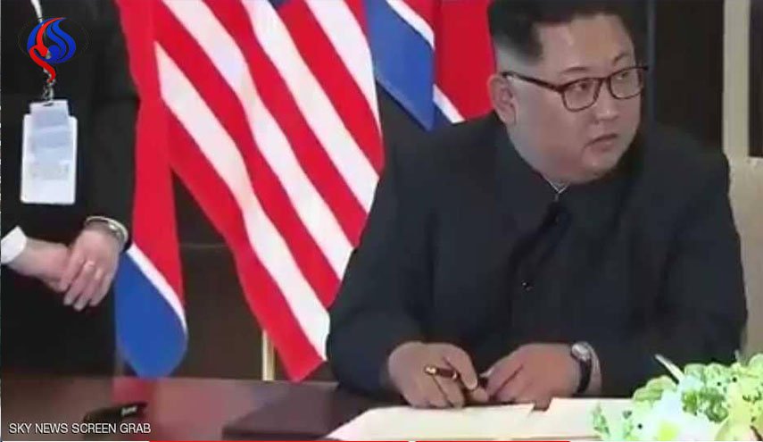 صحيفة بريطانية تكشف اسباب منع كيم التوقيع بـ