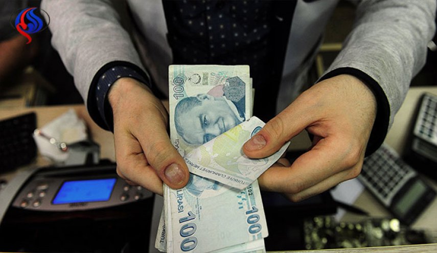 عوامل كثيرة تؤثر عليها... العملة التركية تواصل فقدان قيمتها