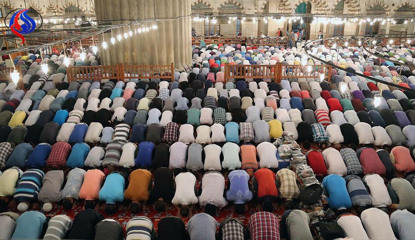 مسلمانان ترکیه نماز عید فطر برپا کردند