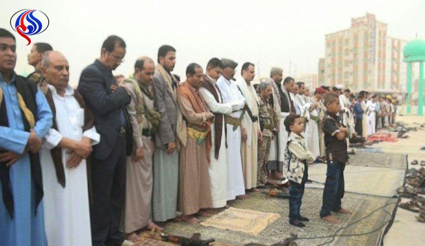 بالصور.. صلاة العيد في محافظة الحديدة اليمنية 