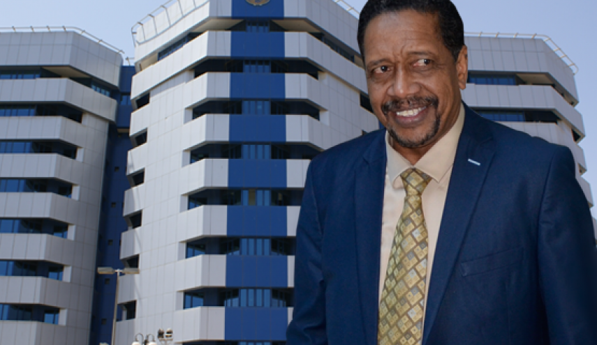 وفاة محافظ بنك السودان المركزي بأزمة قلبية