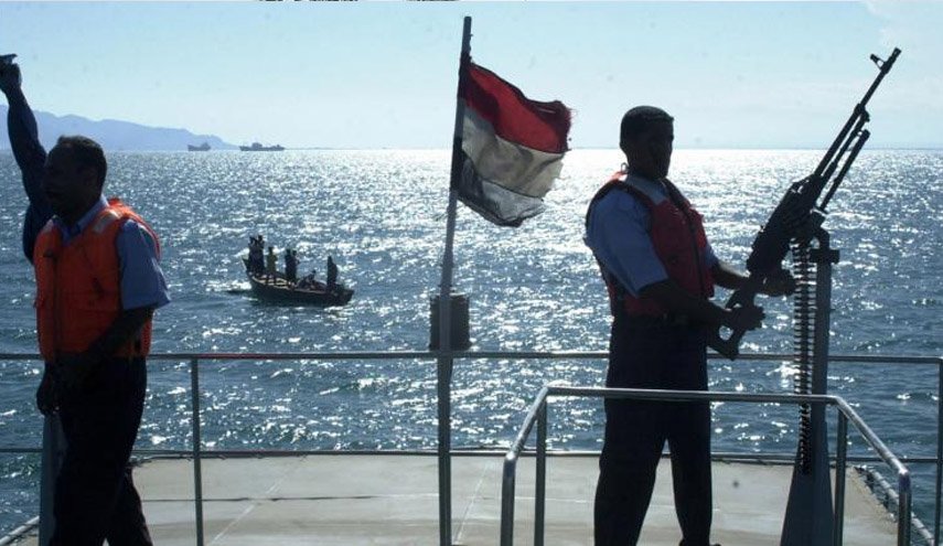 القبض على زورق أجنبي بعد أنباء وجود قوات فرنسية باليمن