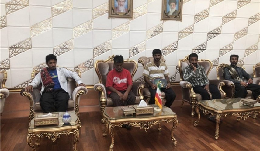 ۱۷ ملوان زندانی در سومالی به تهران بازگشتند