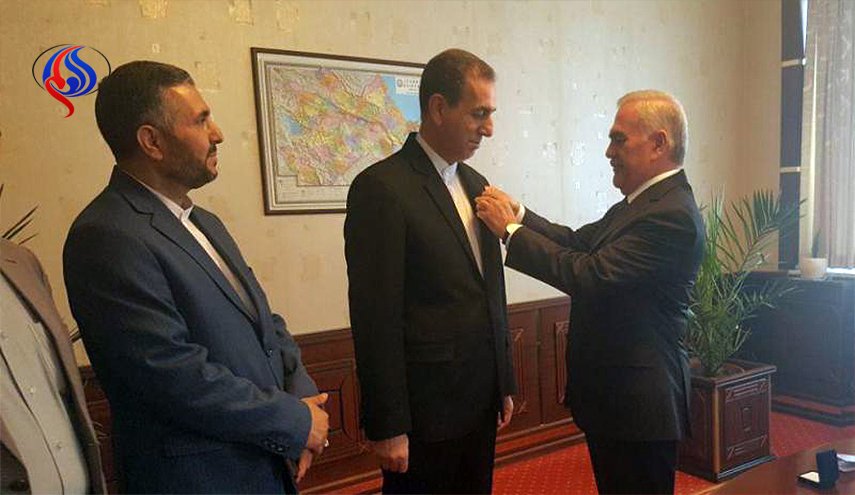 نخجوان تمنح قنصل ايران وسام تقدير لهذا السبب..
