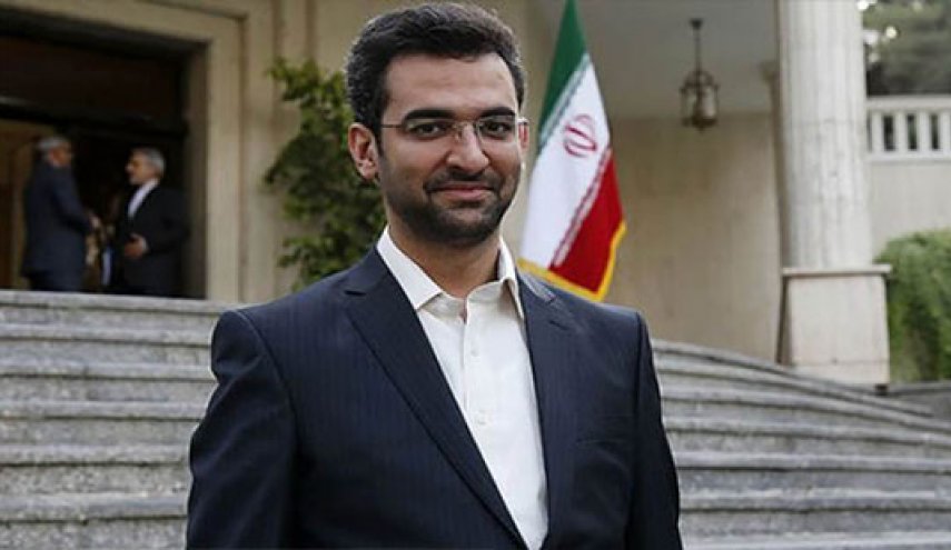 آذری جهرمی: برای تأمین ارز تلفن همراه تلاش می‌کنم