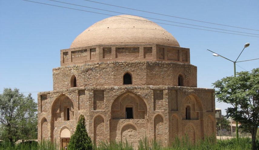 قبة جبلية في مدينة كرمان