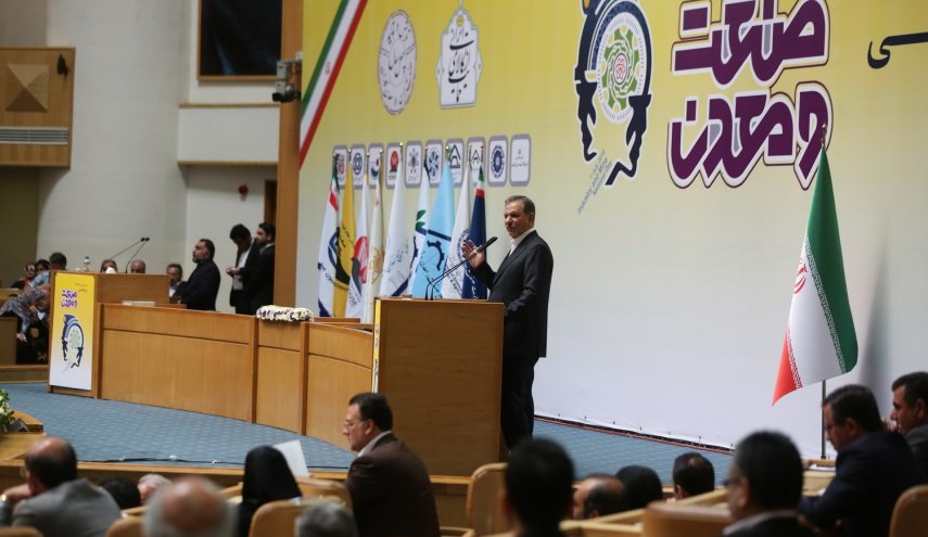 آمریکایی ها در تلاشند با كمک سعودی ها توليد نفت در سطح جهان را افزايش دهند/ كشوری كه بخواهد جای ايران را در بازار نفت بگيرد تقاص کارش را می دهد