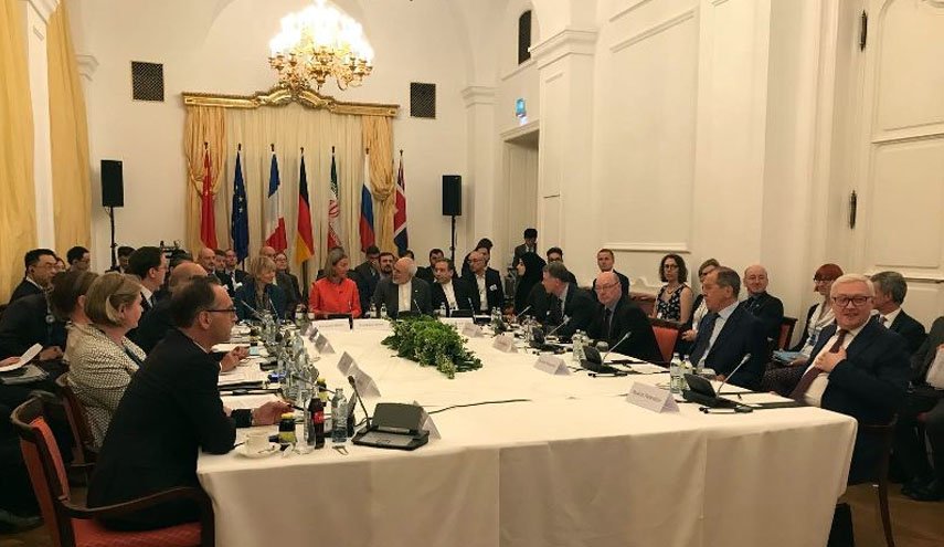 ايران ومجموعة الخمسة تتفق على استمرار المحادثات