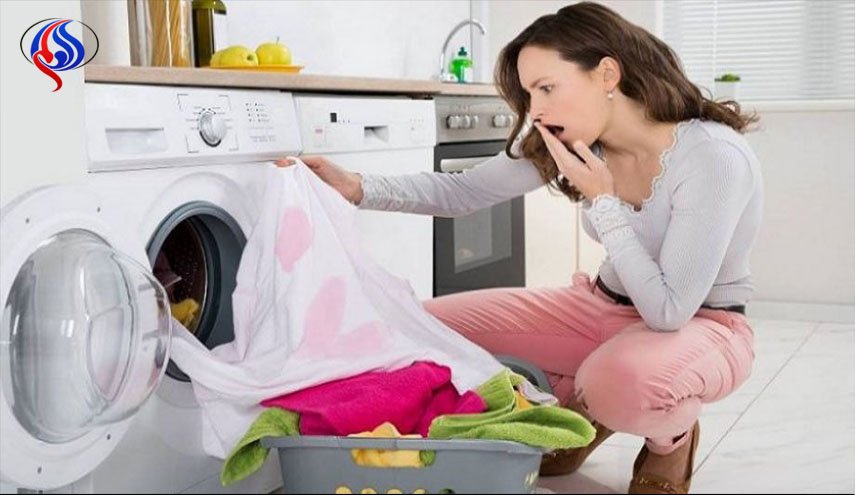 3 حيل لإزالة بقع الزيت عن الملابس والأثاث!