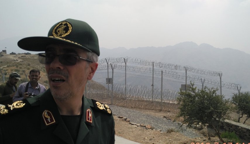 سرلشکر باقری از مناطق مرزی شمال پاکستان بازدید کرد