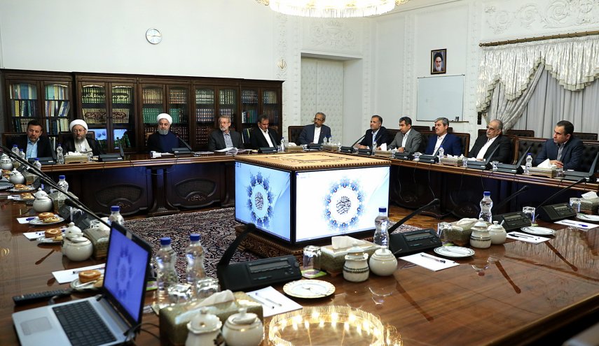 راهکارهای کنترل و مدیریت نقدینگی بررسی و مصوب شد/ واگذاری سهام و دارایی‌های دولتی در قالب «صندوق‌های سرمایه‌گذاری معامله‌پذیر»