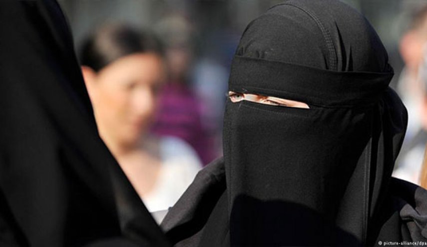 آغاز اجرای ممنوعیت استفاده از روبنده در دانمارک؛ یک زن ۱۵۶ دلار جریمه شد