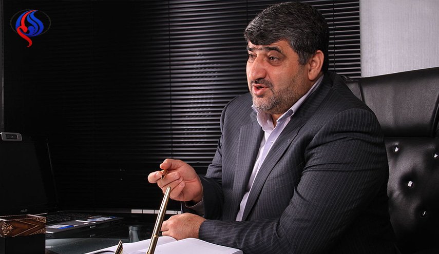 باید از نفوذ شرکت های خصولتی در بازار ارز جلوگیری شود/ضرورت تجدید نظر دولت در تیم اقتصادی خود/ در بحث مذاکره با آمریکا تابع نظر رهبری هستیم
