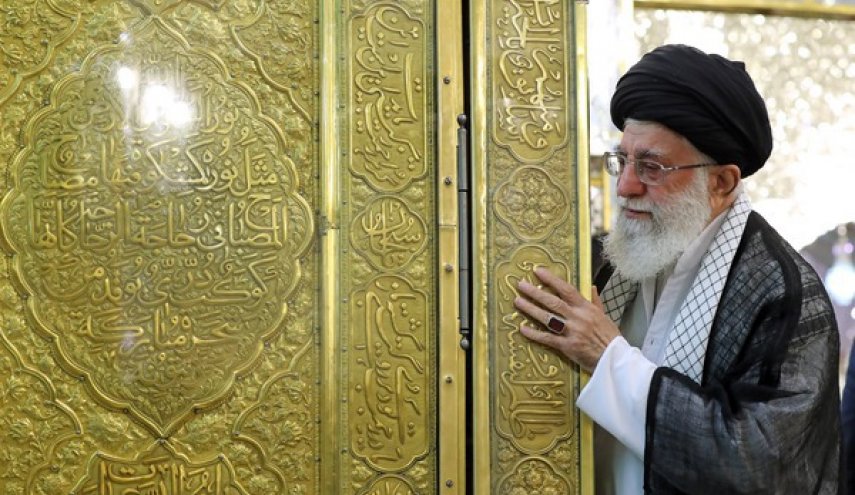 غبارروبی مضجع مطهر حضرت امام رضا (علیه‌السلام) با حضور رهبر انقلاب