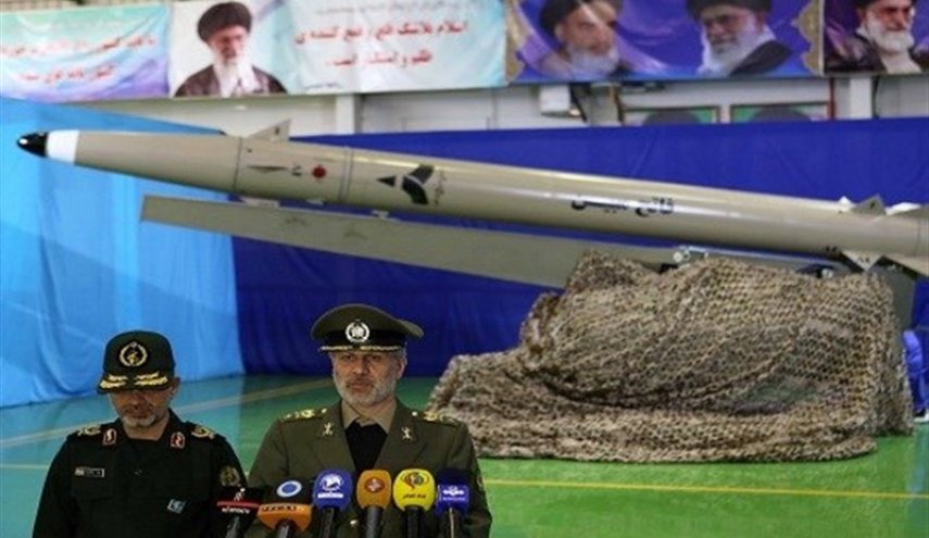 نسل جدید موشک‌های نقطه‌زن زمینی و دریایی با نام «مبین» رونمایی شد