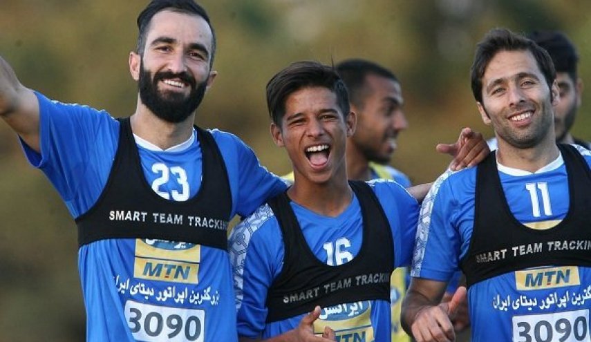 تذکر به مهاجم استقلال برای مدل موی جنجالی! + عکس