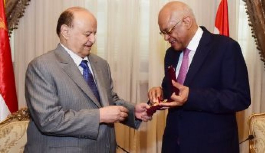عبد ربه يزور مصر ويتوعد بالإنتصار!