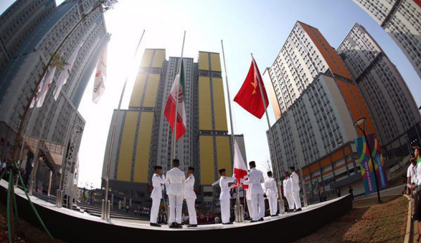 اهتزاز پرچم ایران در دهکده بازیهای آسیایی جاکارتا