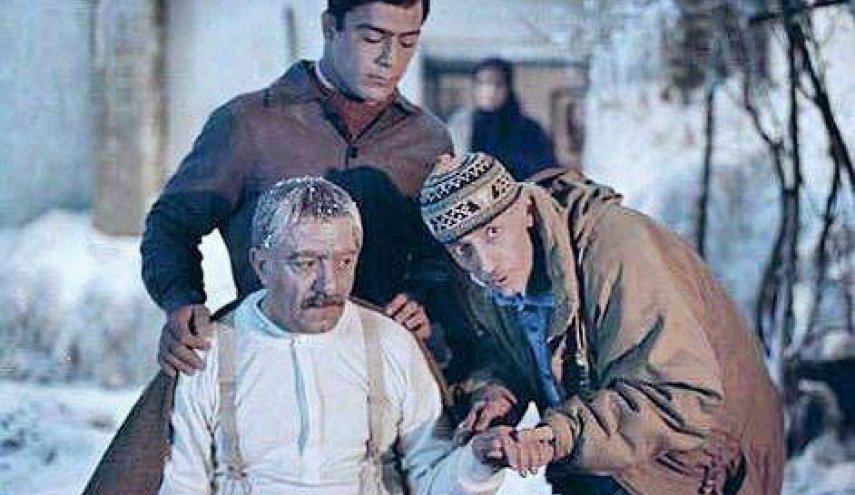 عکس/ آخرین روز کاری زنده یاد علی حاتمی در پشت صحنه فیلم ناتمام «تختی» در کنار عزت‌الله انتظامی