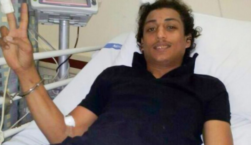 والدة المعتقل محمد الدقاق تطالب بمعرفة أخبار ابنها
