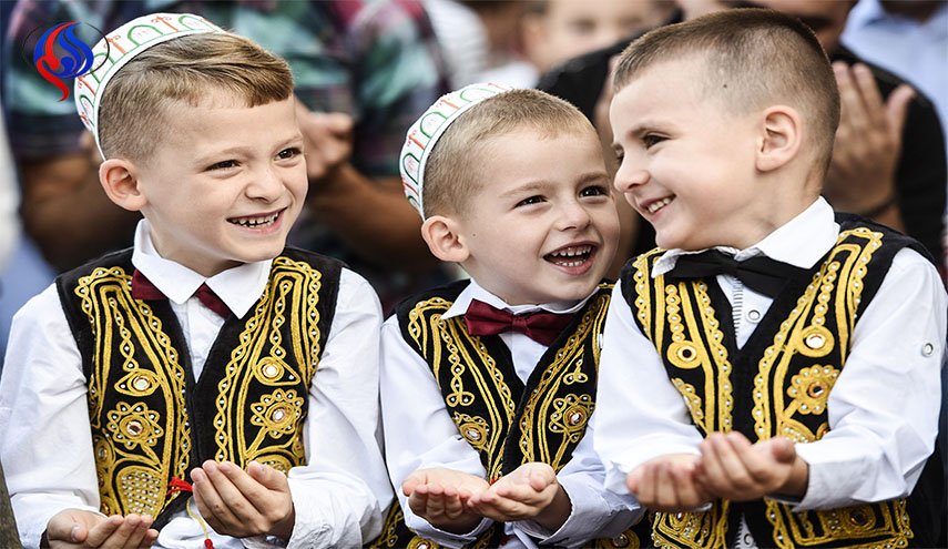 المسلمون حول العالم يحتفلون بعيد الأضحى المبارك +صور