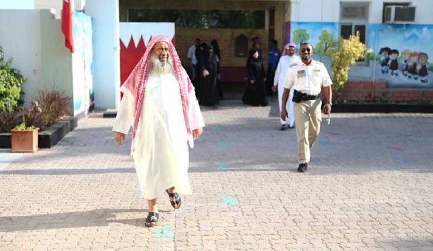 جاسم السعيدي.. بكالوريوس وماجستير ودكتوراه في عامين فقط!
