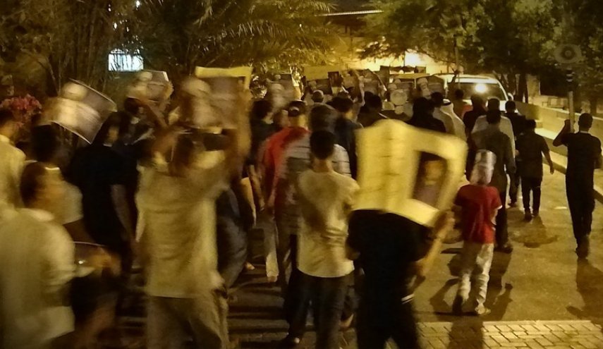 تظاهرات بالبحرين اثر حرمان الأستاذ المشيمع من العلاج

