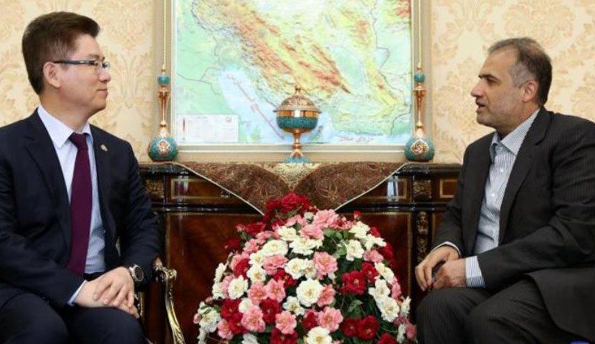 سفیر كوریا الجنوبیة في طهران: سیول تواصل شراء النفط الایراني