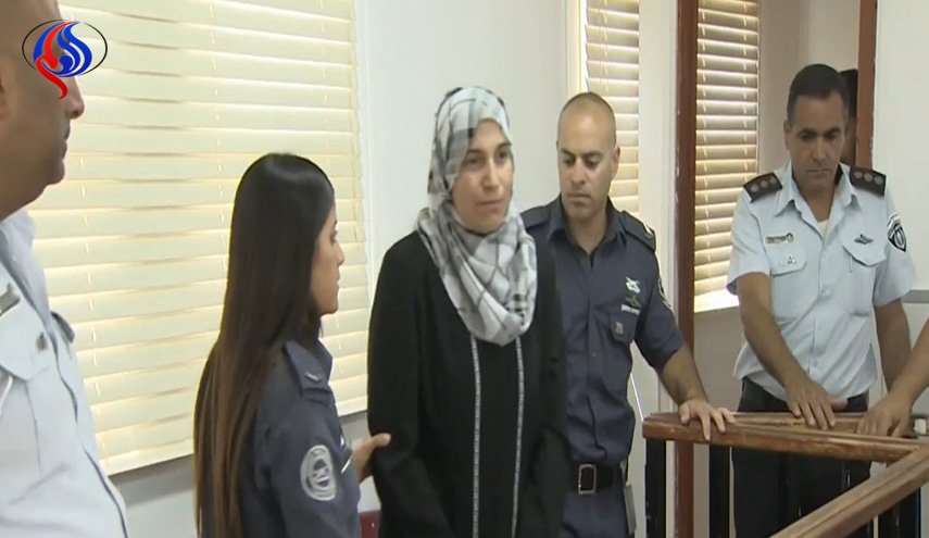 فلسطين... نقل الأسيرة الصحفية لمى خاطر إلى سجن 