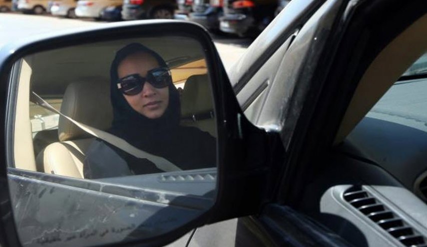 للمرة الأولى.. السعوديات يخضن رحلة توصيل أبنائهن للمدارس