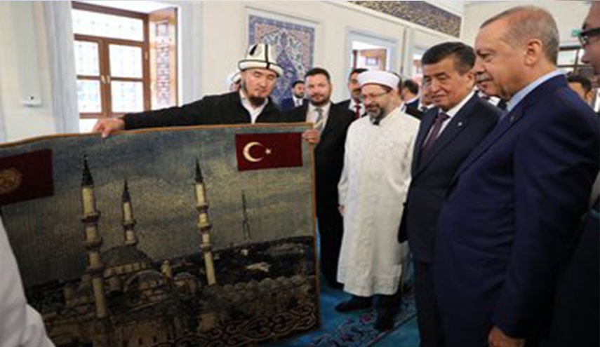 أردوغان يدشّن مسجدا كبيرا في قرغيزستان