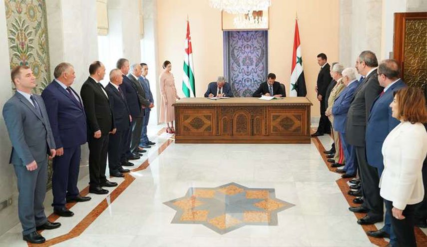 الأسد يوقع معاهدة تعاون مع أبخازيا