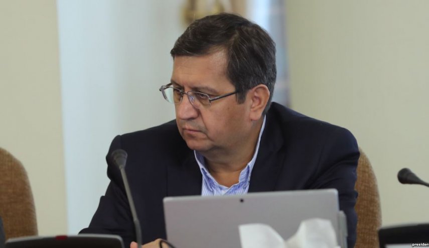 ورود اسکناس ارز به کشور توسط صادرکنندگان مجاز شد/ معامله ۲.۵ میلیارد یورو با قیمت ۹ هزار تومان
