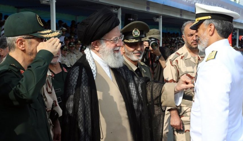 دریادار سیاری نشان درجه‌ یک فتح را دریافت کرد
