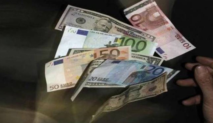 الشرطة الألمانية تبحث عن شخص يوزع نقوداً على الناس
