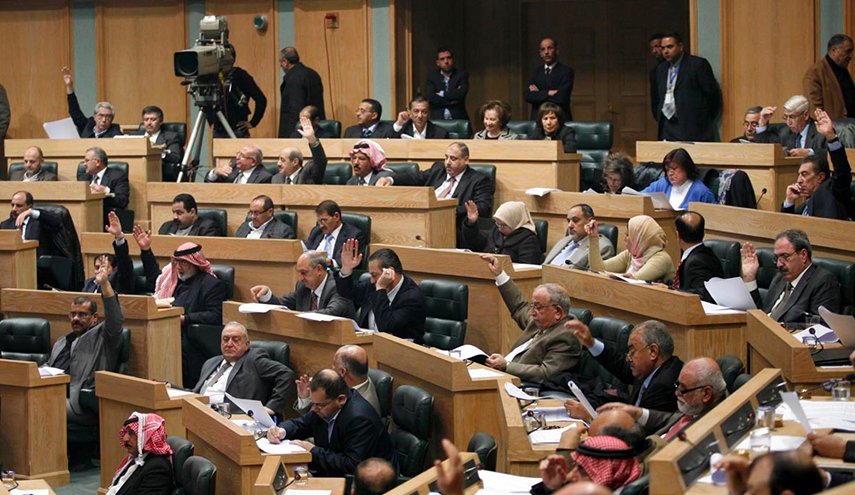 الأردن.. اقتطاع من رواتب النواب والوزراء لصالح صندوق الشهداء