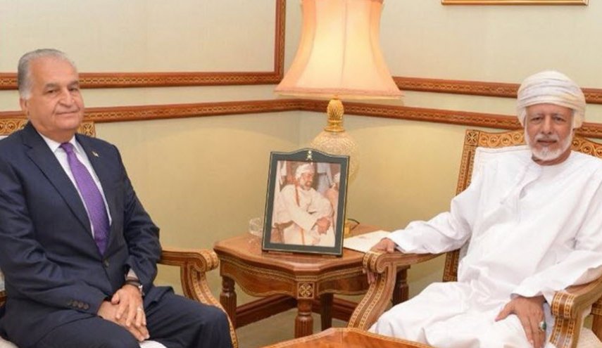 ابن علوي يتسلم نسخة من أوراق اعتماد سفير فلسطين