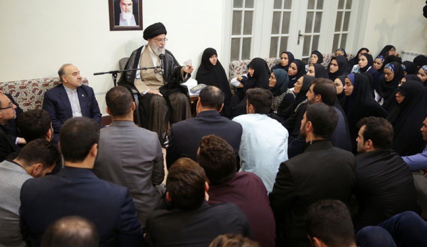 دیدار جمعی از مدال‌آوران کاروان ورزشی ایران در بازی‌های آسیایی اندونزی با رهبر انقلاب
