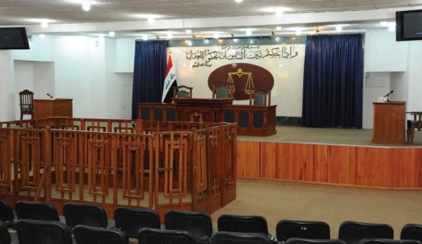 السجن 15 عاما لعراقي عرض ابنته للبيع